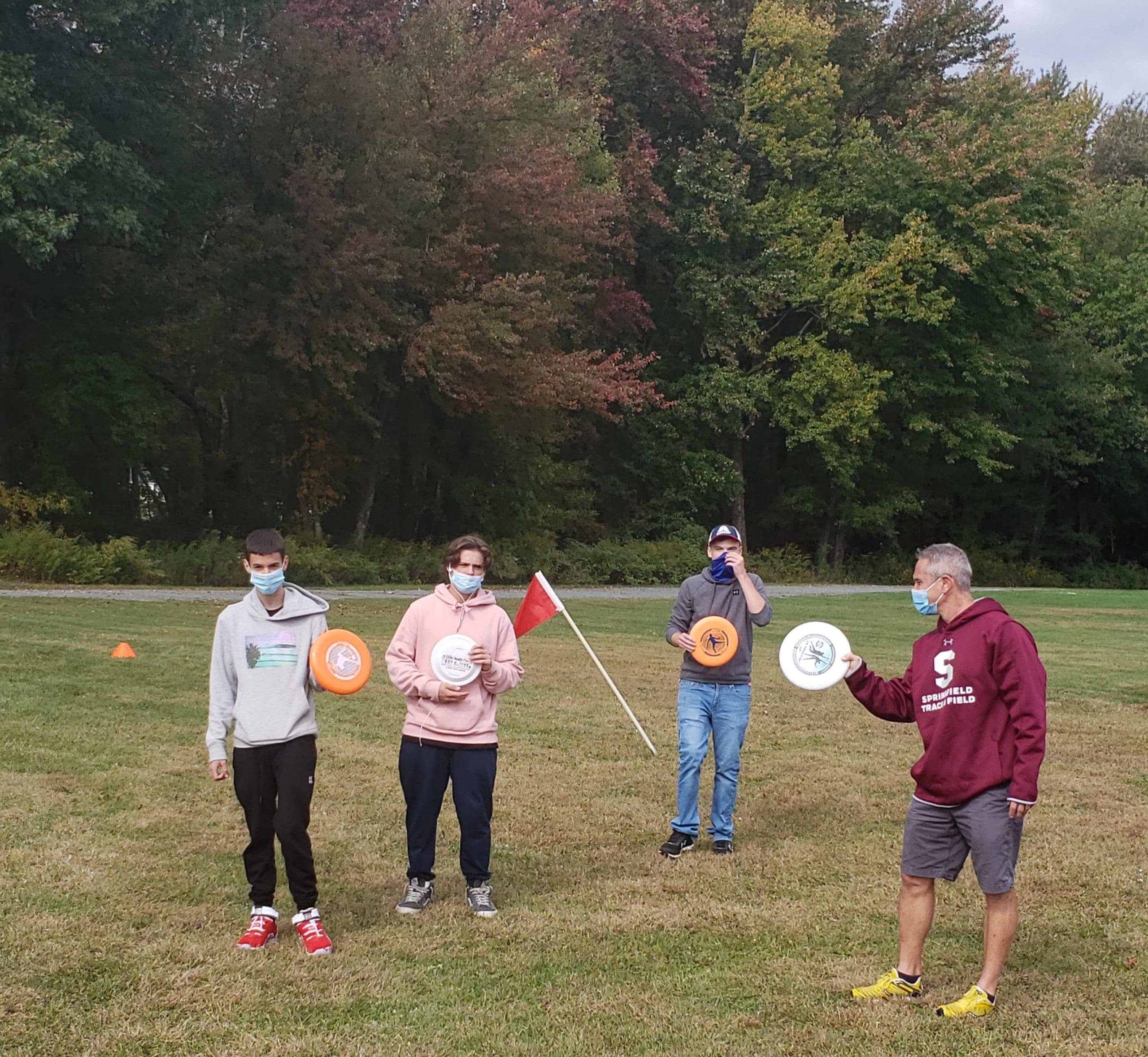 students playing frisbee golf